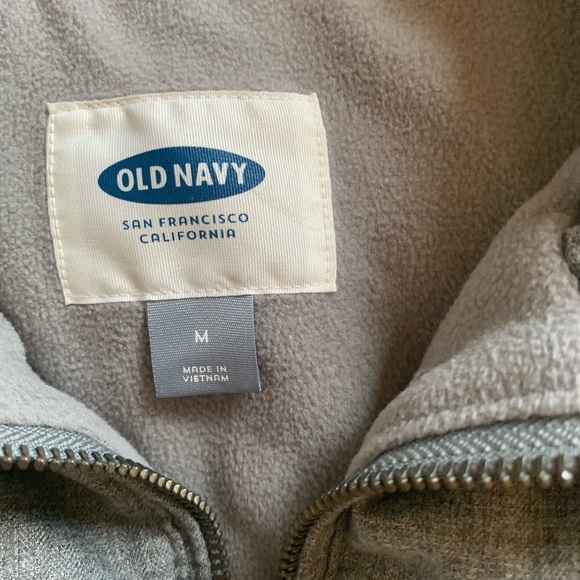 Never worn puffer old navy vest size m women - Picture 2 of 2